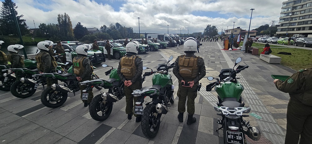 Nueva tecnología, equipamiento y vehículos recibieron carabineros de la región de Los Ríos