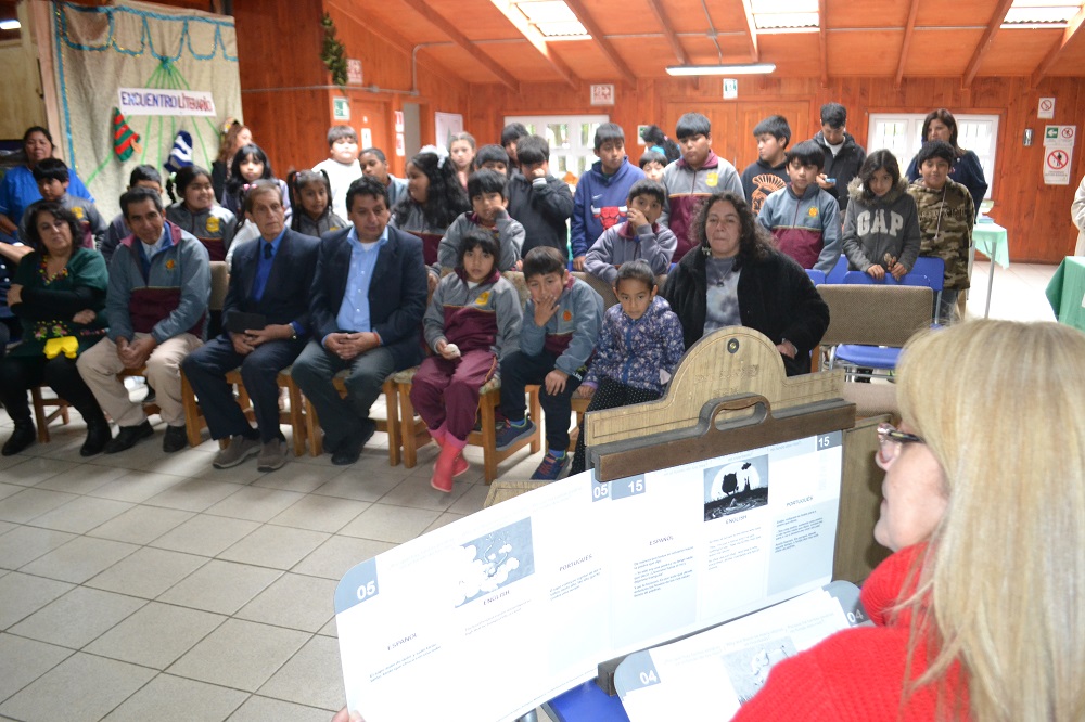 Centro de Recursos para el Aprendizaje de la Escuela Felipe Barthou realizó jornada de actividades literarias en la escuela rural de Antilhue