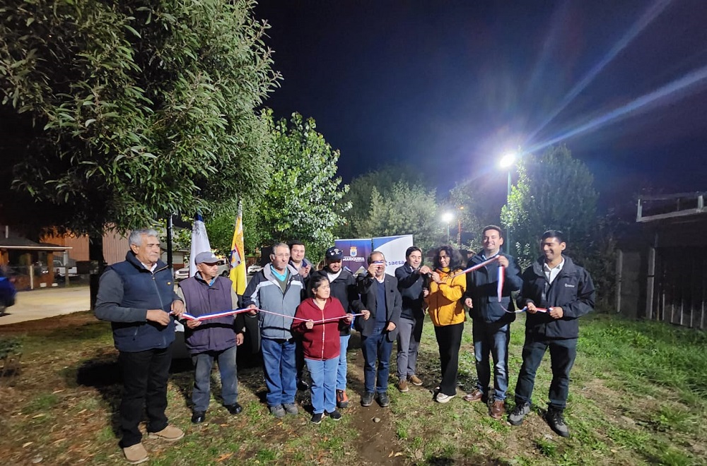 Saesa inaugura nueva iluminación LED en la Plaza Belisario García de Mariquina