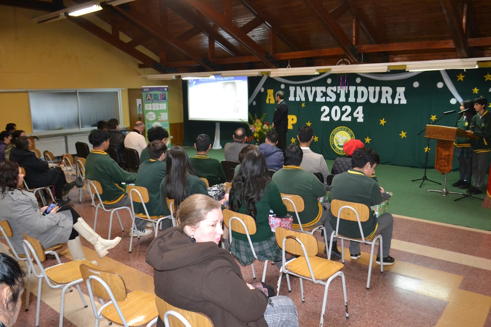 Especialidad de Conectividad y Redes del Liceo República del Brasil presenta nuevo ABP y celebra investidura de estudiantes de 3er. año medio