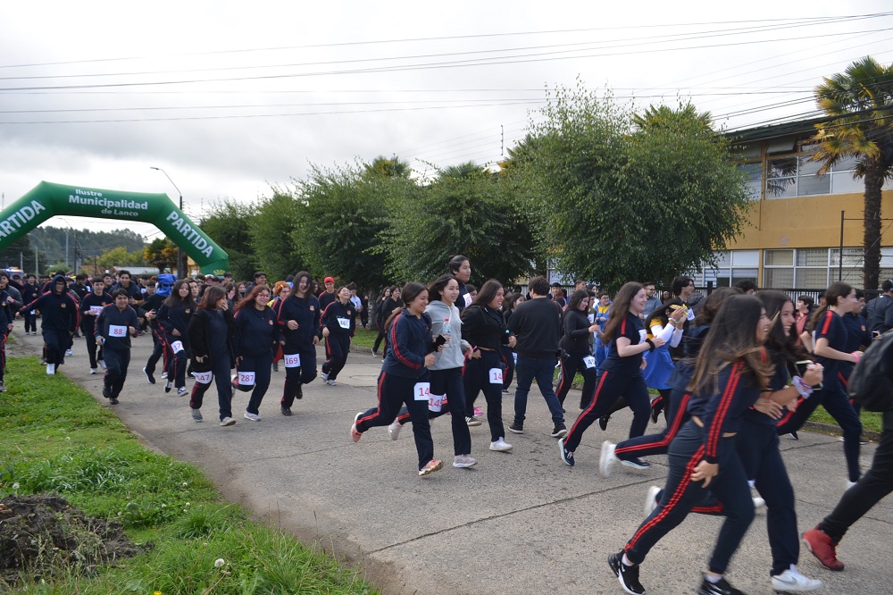 Más de 500 entusiastas participaron de 8va. Versión de la Corrida Escolar del Liceo Bicentenario Camilo Henríquez