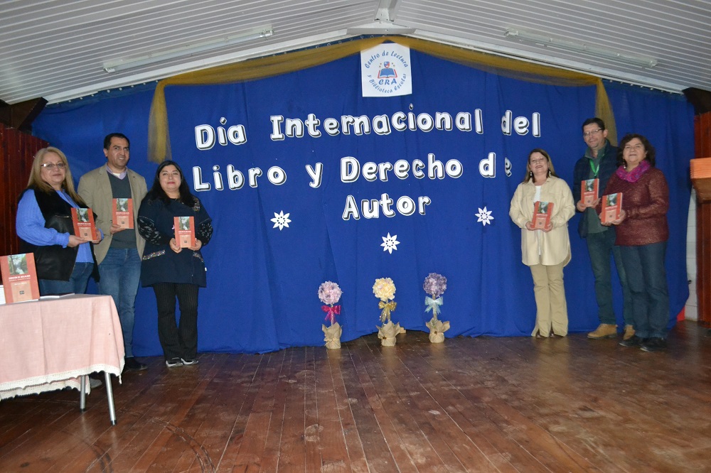 Con la entrega de libros de la Poetisa Nerys Mora, escuela Felipe Barthou celebró el Día Internacional del Libro y el Derecho de Autor