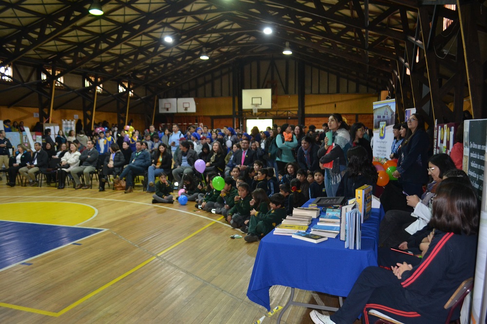 Todo un éxito la Primera Feria Escolar del Libro y Derecho de Autor organizada por la Red CRA de la Comuna de Lanco