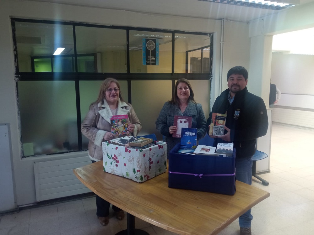 Escuela Felipe Barthou inicia el Mes del Libro con entrega de ejemplares en el DESAM de Malalhue