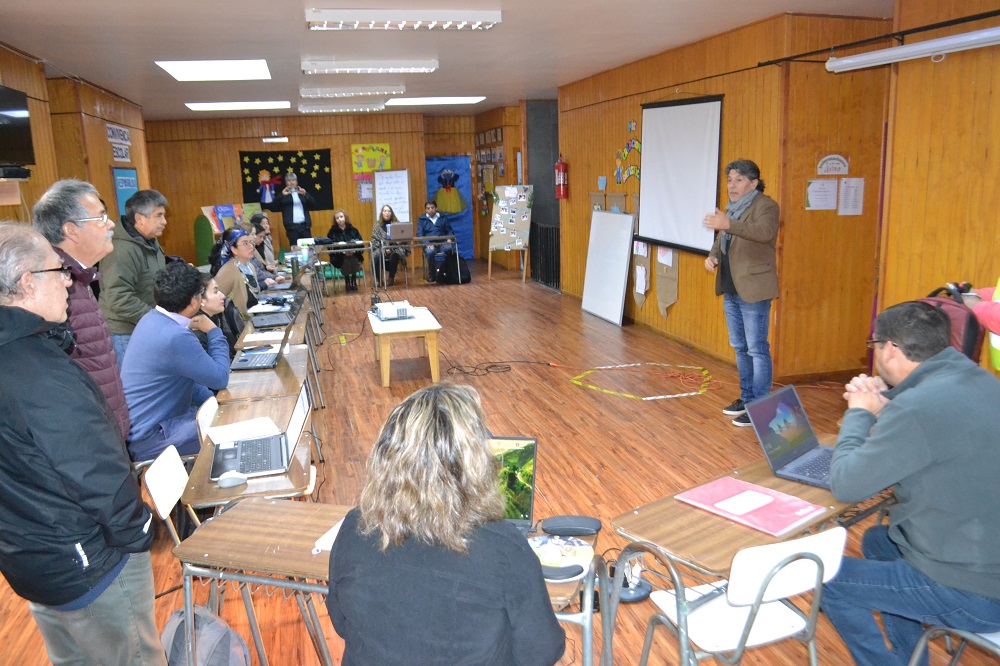 Jefe Provincial de Educación visitó el Microcentro Rural de Lanco, en su jornada de trabajo realizada en Aylín