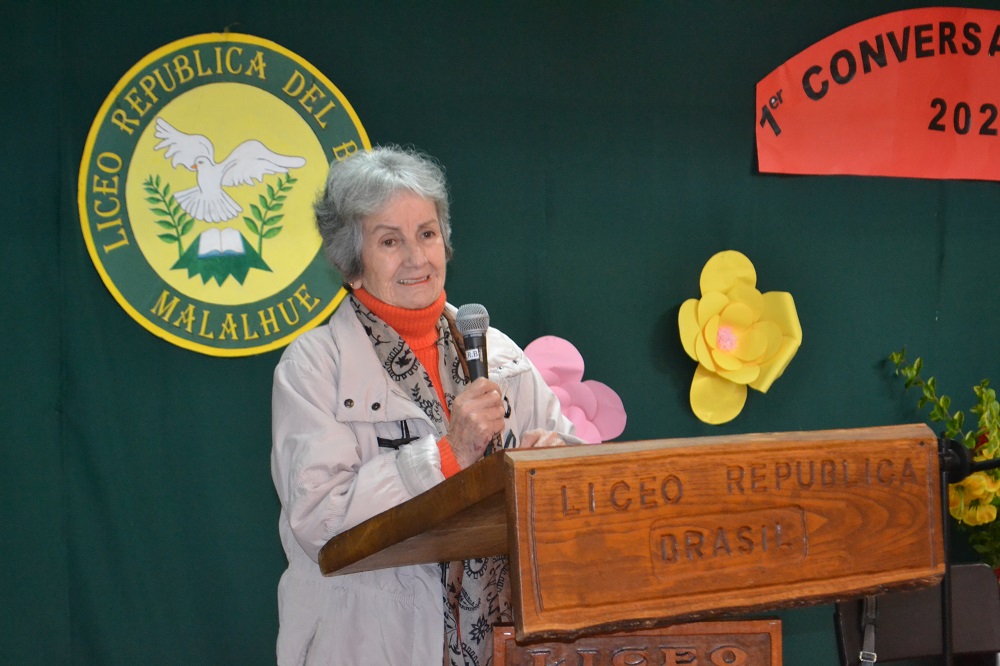 Conversatorio con la poeta Nerys Mora fue parte de la conmemoración del Día del Libro en el Liceo Rep. del Brasil