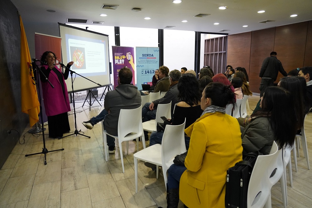 Jóvenes podrán ganar millonario premio  por crear videos de prevención del consumo de drogas