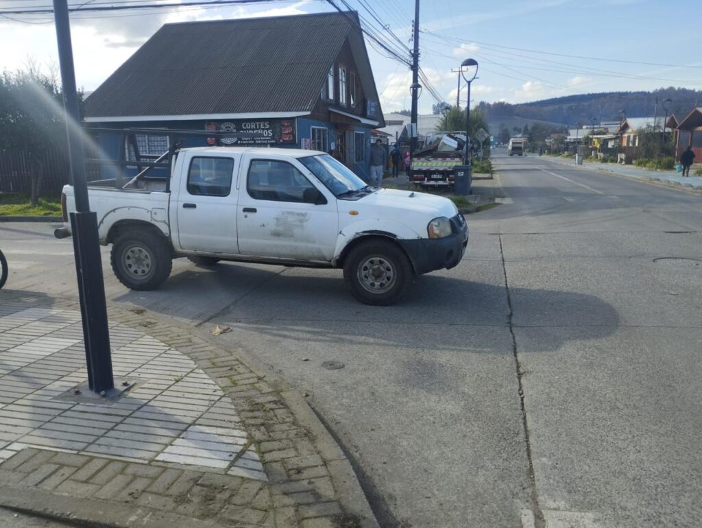 Conductor detenido tras accidente en concurrida esquina de Lanco