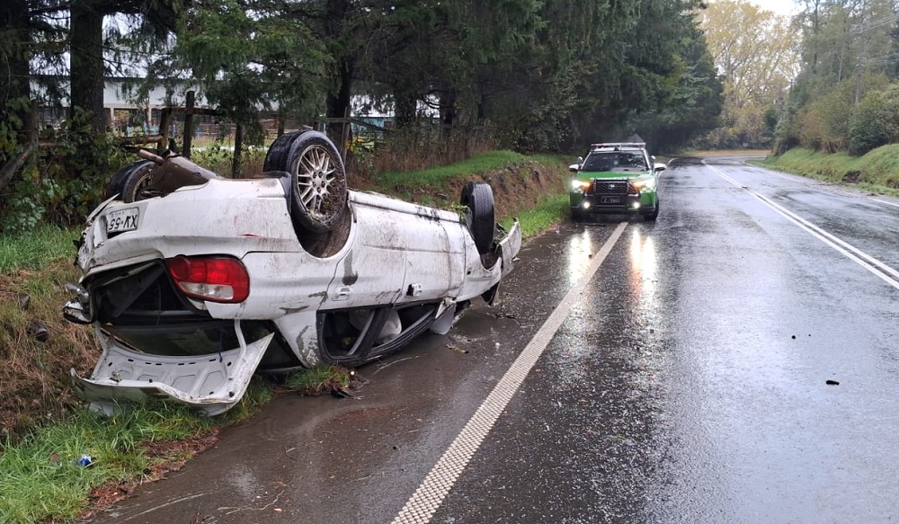 Volcado y sin ocupantes fue hallado un automovil cerca de Malalhue