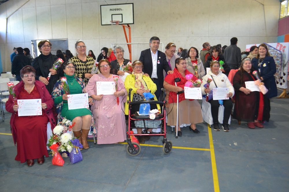 Escuela Felipe Barthou celebra su Aniversario 63 y el Día de la Familia con acto y Coronación de Reina