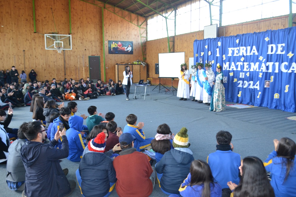 Todo un éxito la Primera Feria de Matemáticas del Liceo Bicentenario Camilo Henríquez de Lanco