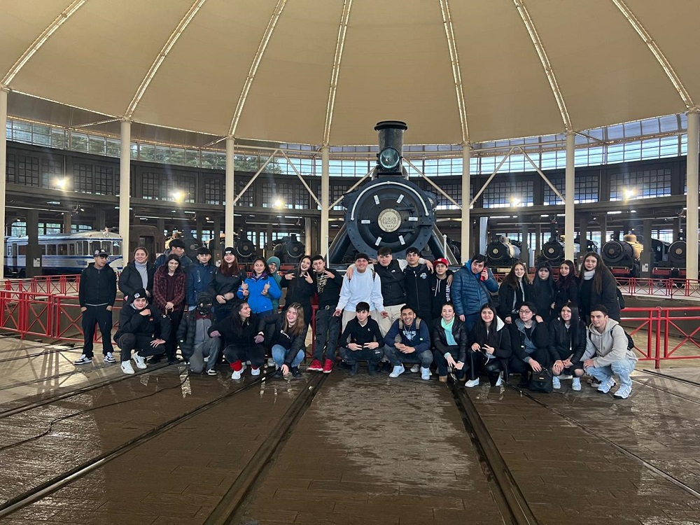 Estudiantes del Liceo Bicentenario Padre Alcuino realizan salida pedagógica a la Municipalidad de Temuco