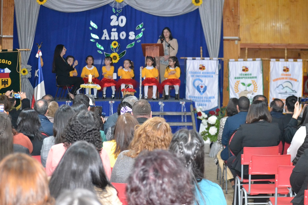 Colegio Bernardo Felmer celebró sus 20 años de vida institucional con una emotiva ceremonia