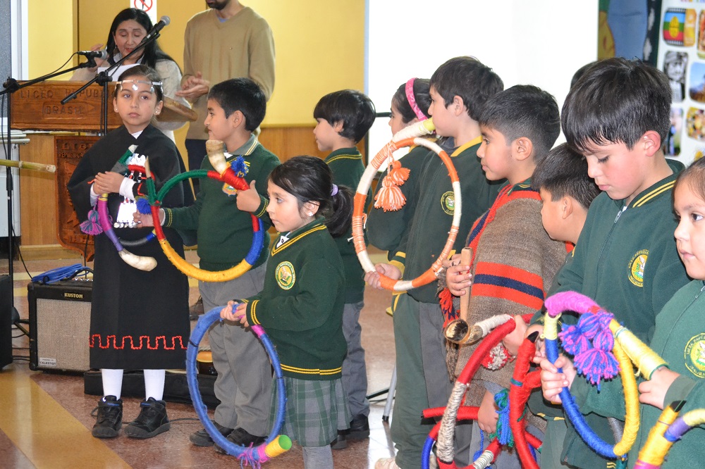 Estudiantes del Liceo República del Brasil realizan acto de celebración del We Tripantu, Año Nuevo Mapuche