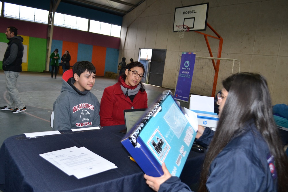 El martes 30 de julio se programa entrega de la Beca TIC a estudiantes de 7° año de la comuna de Lanco