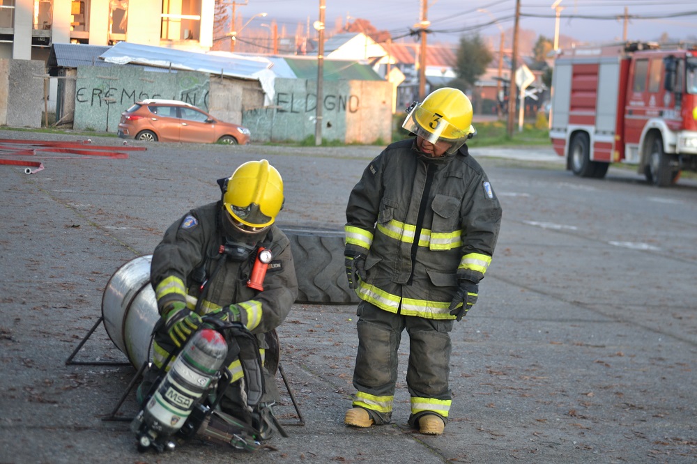 Dentro del programa de aniversario, bomberos de Malalhue realizó Ejercicios Operativos por Compañía