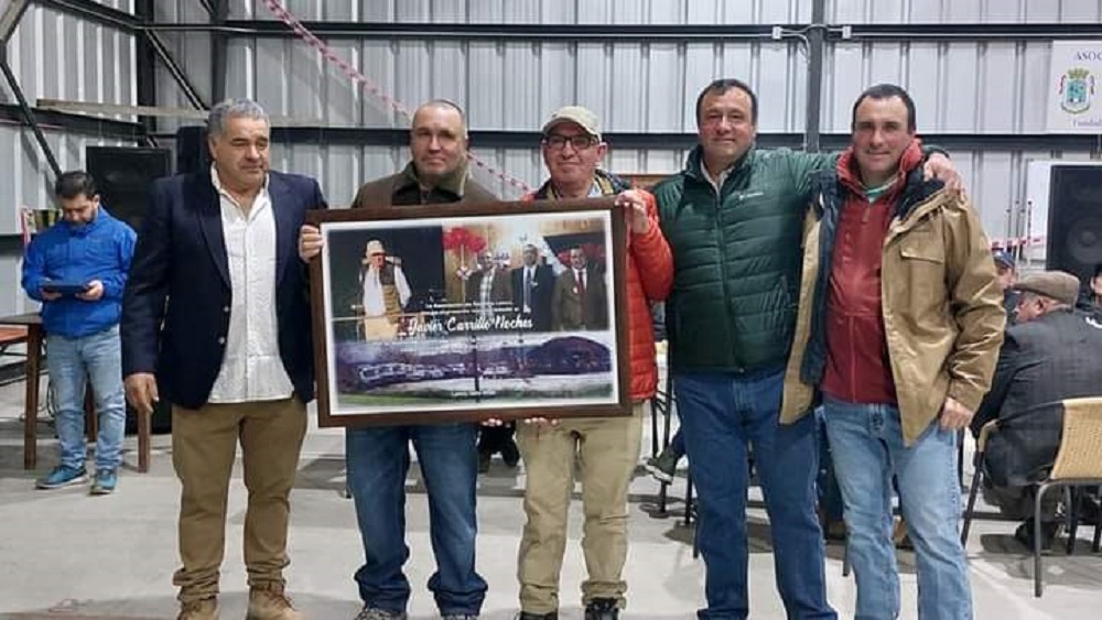 Asociación de Rayuela de Lanco homenajeó a Don Javier Carrillo, por su destacada contribución a este deporte en la comuna