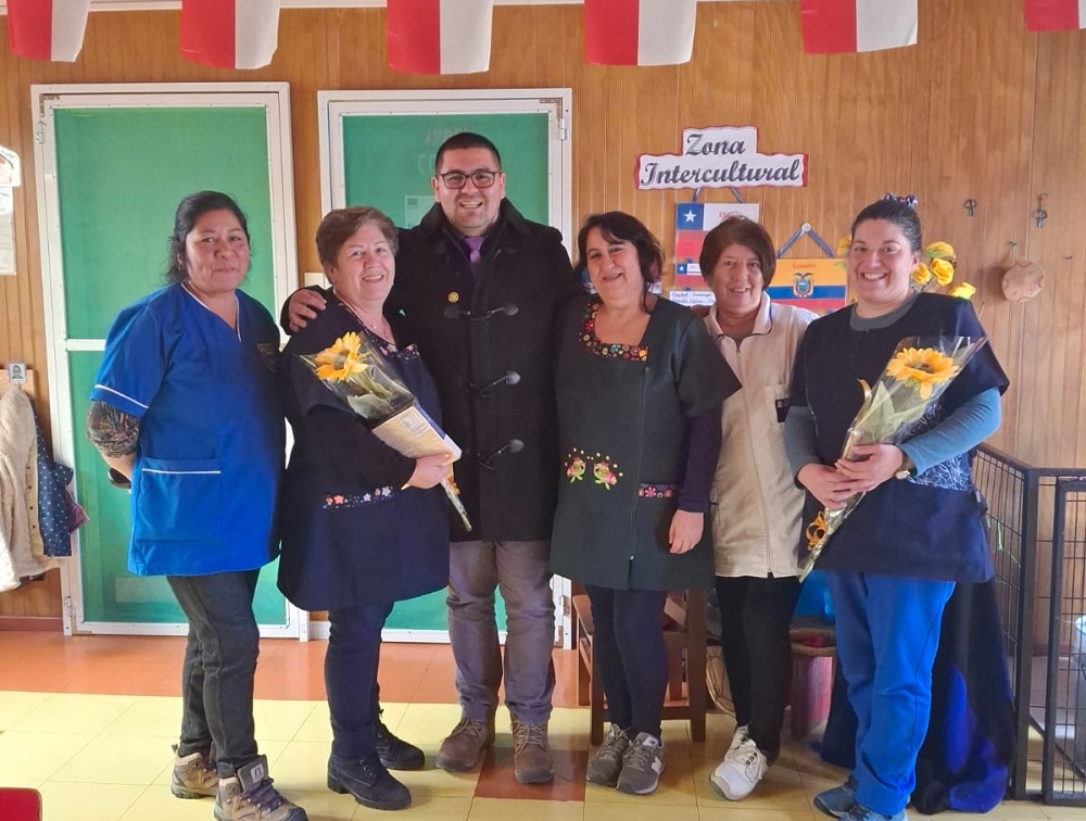 Asistentes del Jardín Infantil We-Liwen de Antilhue recibieron reconocimiento en el Día de la Técnico de Educación Parvularia