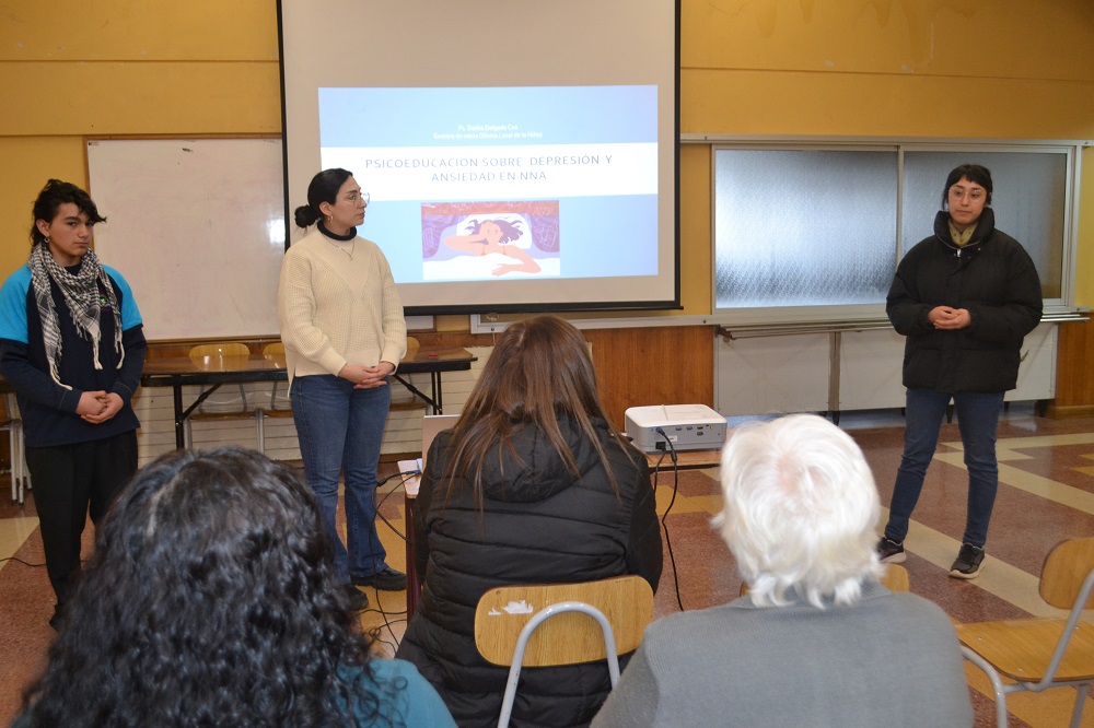 Liceo República del Brasil y Oficina Local de la Niñez dialogan sobre salud mental en jornada para padres y apoderados de Malalhue