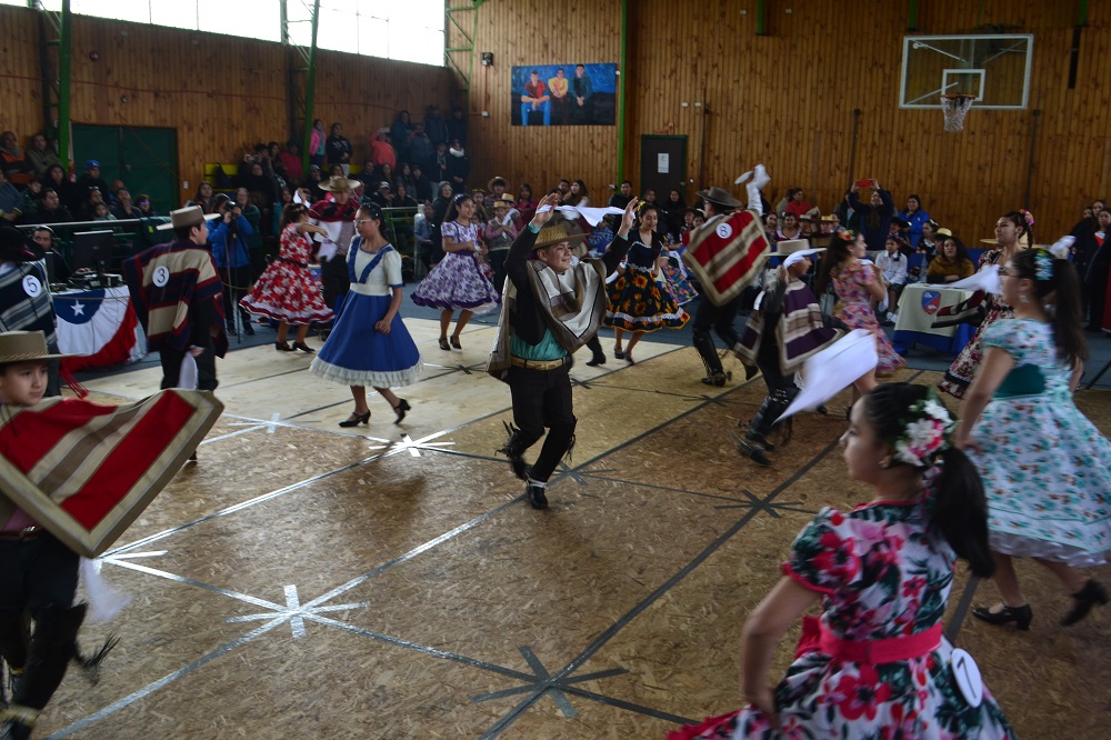 De las escuelas: Rural de Aylín, Guido Beck y Liceo Camilo Henríquez, son los ganadores del Campeonato Comunal de Cueca Escolar en Lanco