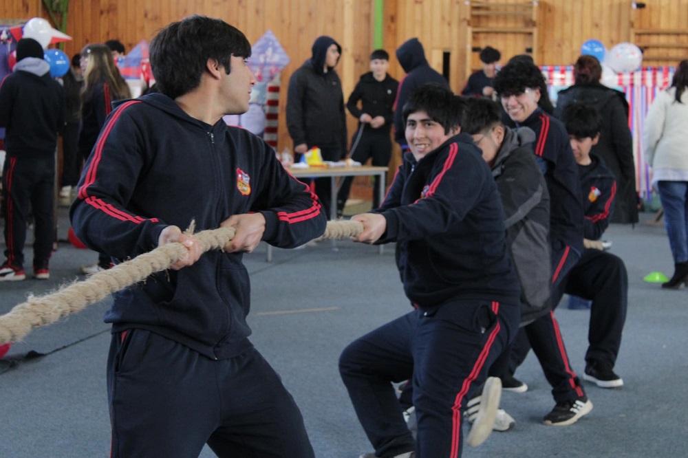 Liceo Bicentenario Camilo Henríquez celebra el Día de la Chilenidad con juegos populares y gastronomía típica