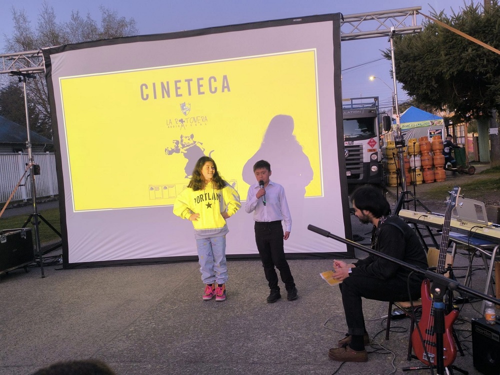 Escuela Alberto Córdova presentó con éxito su Cineteca al aire libre