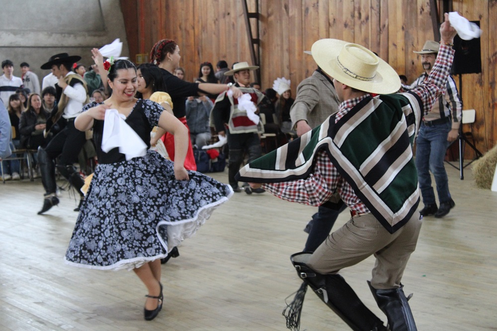 Liceo Bicentenario Particular Padre Alcuino celebra Fiesta de la Chilenidad con Metodología Activa