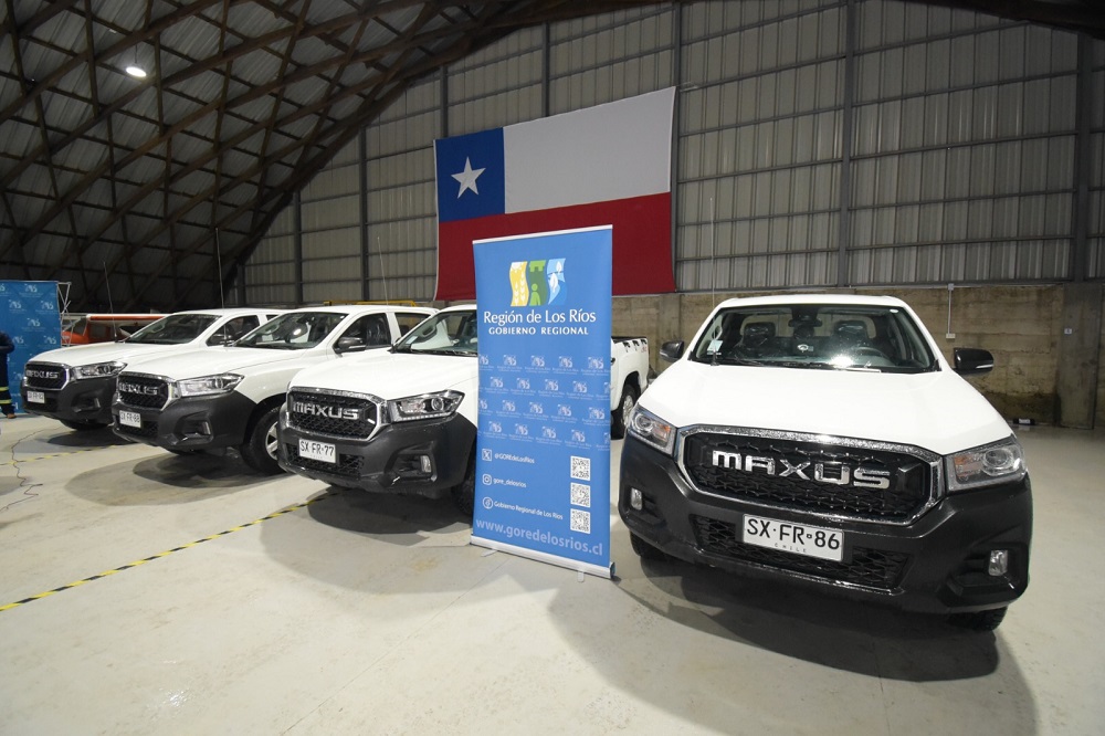 Cesfam Malalhue recibe nueva camioneta gracias al Programa de Inversión Regional del Gobierno Regional de Los Ríos