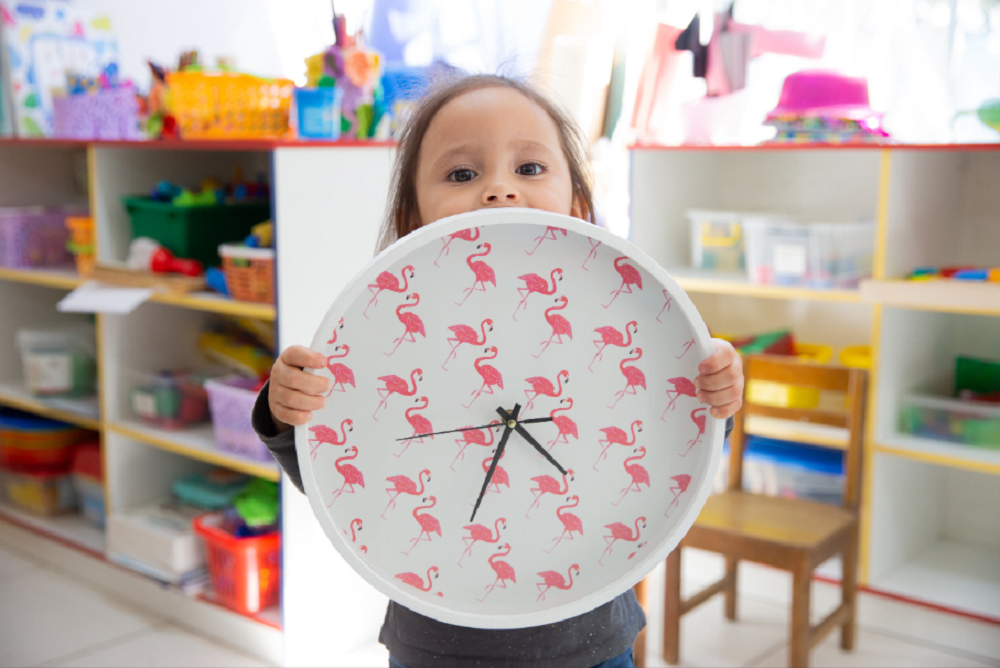 Este sábado se adelanta el reloj: la importancia de acompañar a niñas y niños en el comienzo del horario de verano