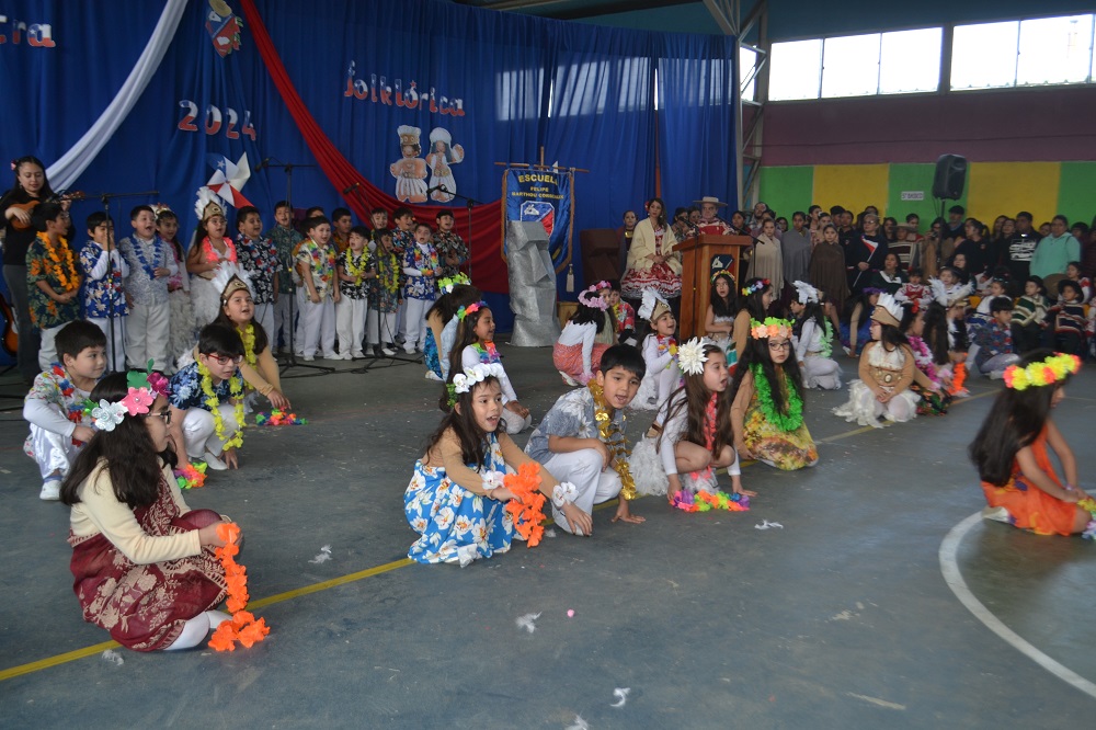 Escuela Felipe Barthou celebró exitosa Muestra Folclórica