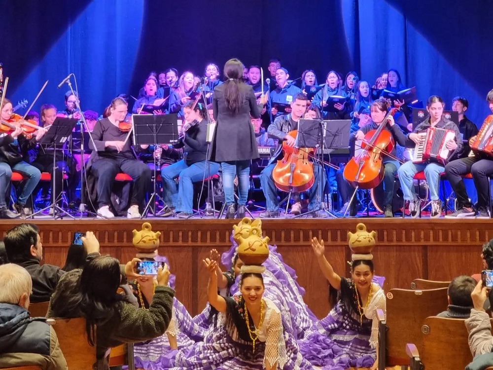 Orquesta Filarmónica del Guaraní deleitó al público lanquino en el Teatro Galia