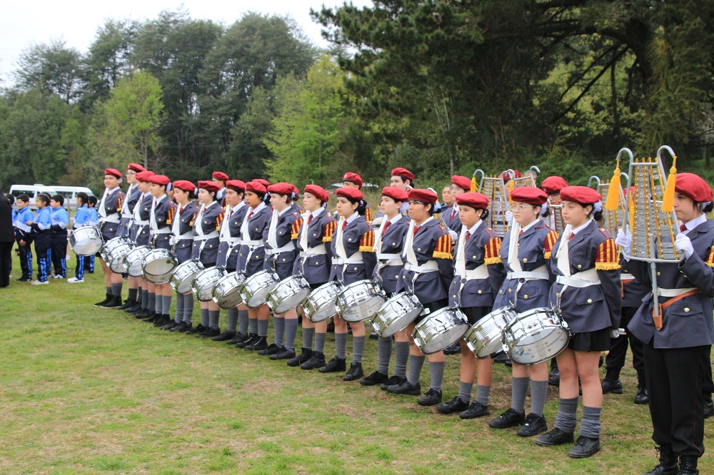 Banda de Liceo Bicentenario Padre Alcuino y Escuela Padre Carlos participa en desfile aniversario de Escuela Pampa Ñancul