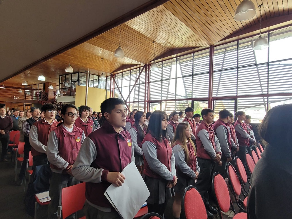 Estudiantes del Liceo Bicentenario Camilo Henríquez reciben Certificación de Competencias Laborales