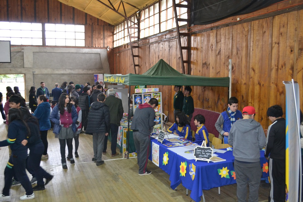 Todo un éxito la primera Feria Primaveral del Libro organizada por la red CRA de la comuna de Lanco