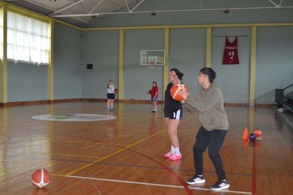 Club Deportivo América de Lanco fortalece el básquetbol juvenil con apoyo del Gobierno Regional de Los Ríos