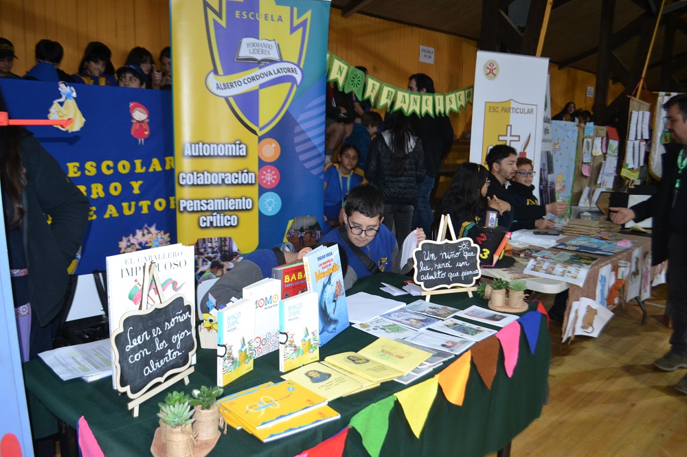 Primera Feria Primaveral del Libro en Malalhue: Una jornada literaria organizada por la Red CRA de Lanco