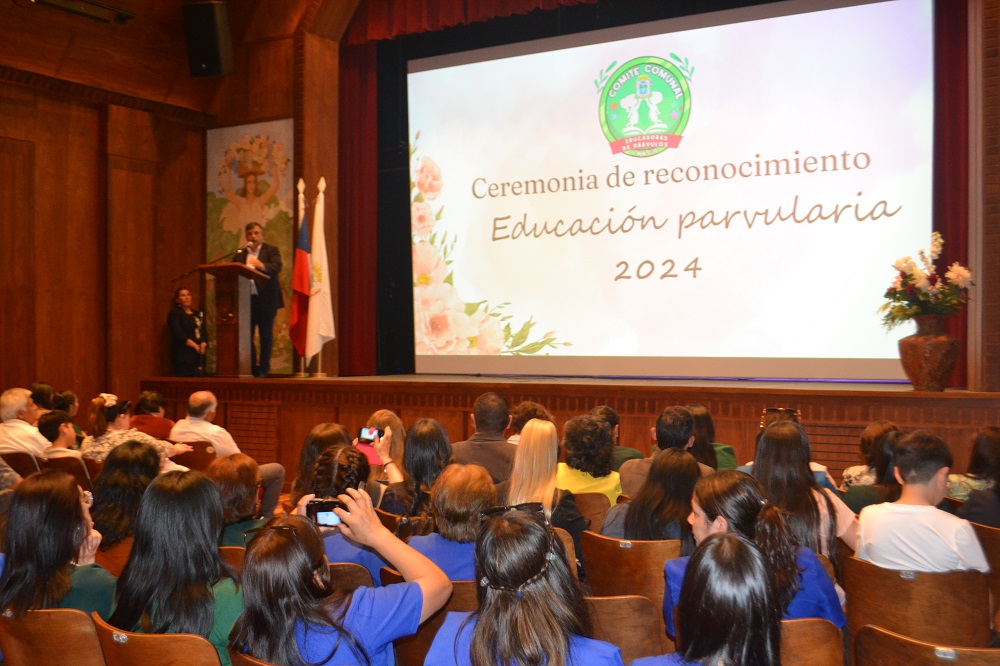 En acto de conmemoración del Día de la Educación Parvularia se reconocen a educadoras y técnicos de la comuna de Lanco