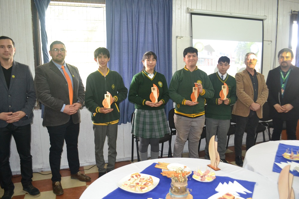 Estudiantes de Conectividad y Redes del Liceo República del Brasil culminan Proyecto ABP en escuela Alberto Córdova de Lanco