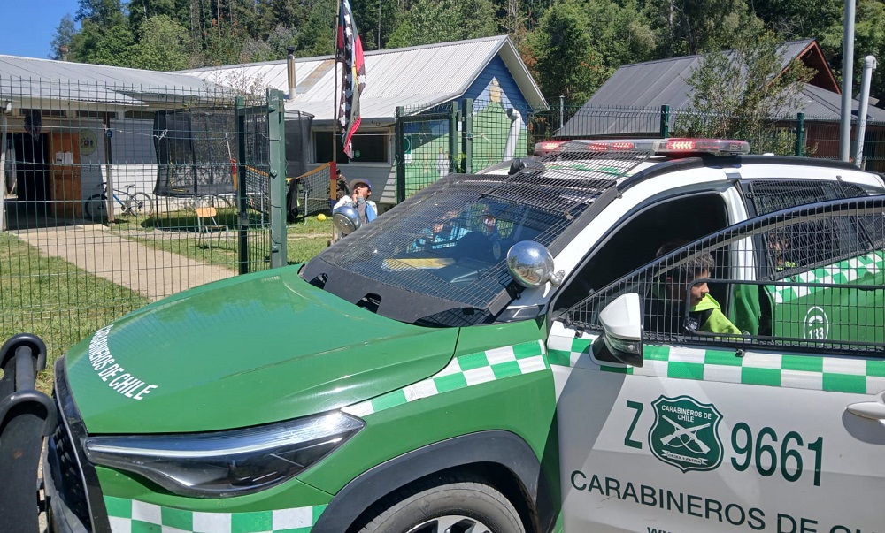 Carabineros del Retén Malalhue realizan jornada de acercamiento con estudiantes de la Escuela Rucaklen de Lumaco