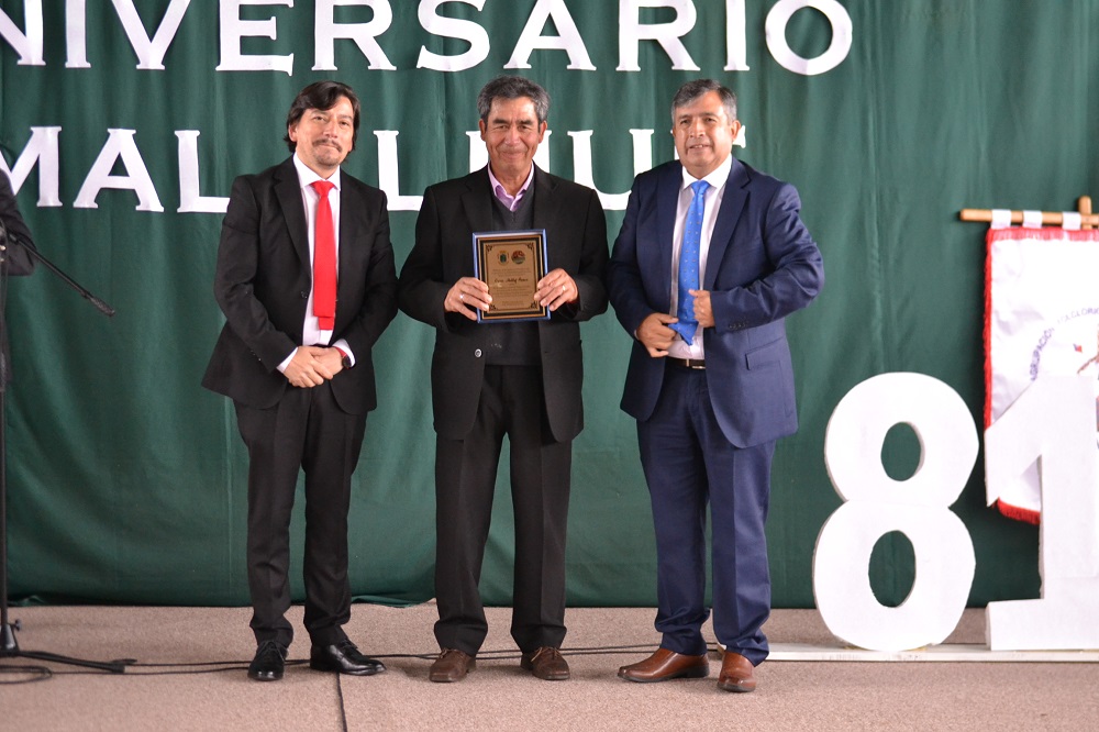 Reconocen a educador tradicional de la Escuela Rural de Antilhue en la conmemoración de los 81 años de Malalhue