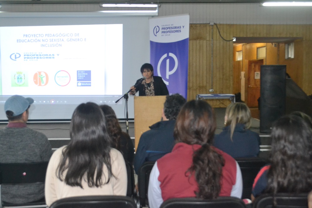 Colegio de Profesores de Lanco lideró acto de conmemoración del Día Internacional de la No Violencia contra la Mujer