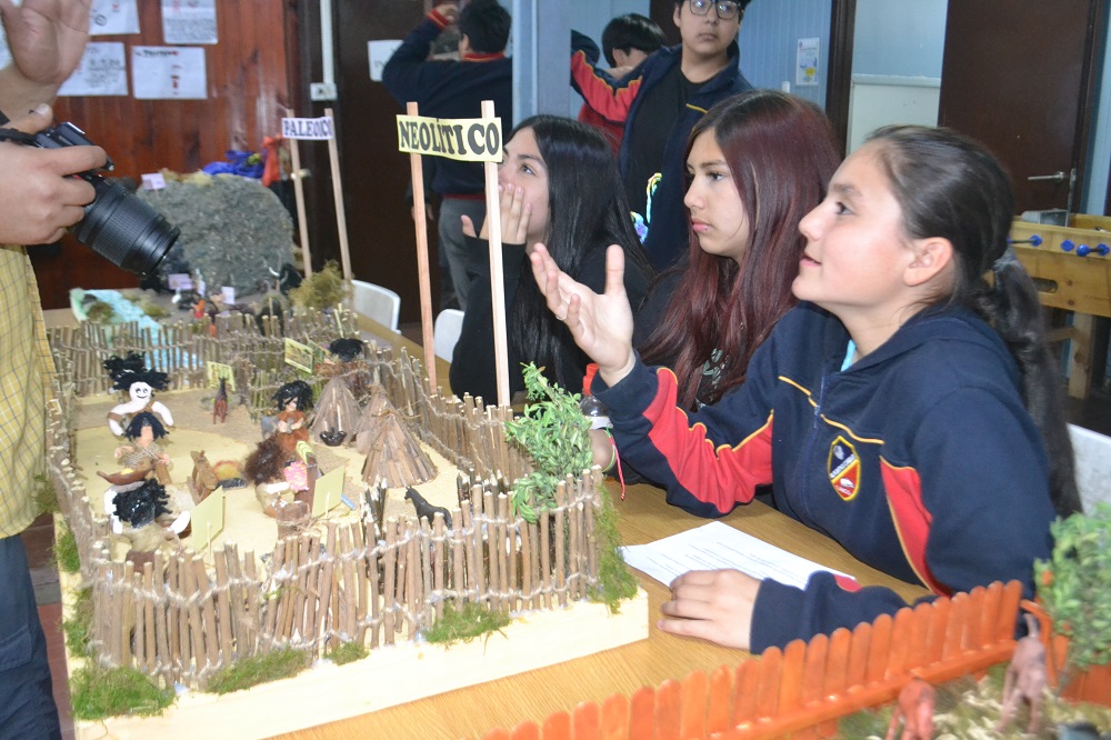 Estudiantes de la Escuela Felipe Barthou refuerzan sus conocimiento en historia a través de maquetas