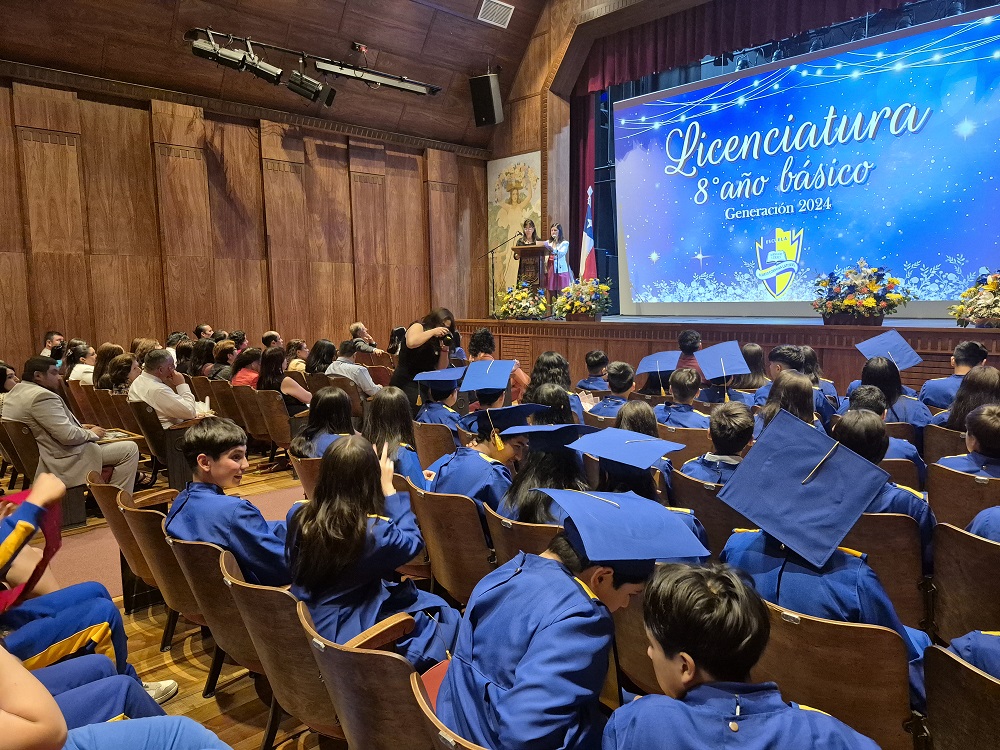 Escuela Alberto Córdova Latorre despide con emotiva ceremonia a 37 estudiantes de 8° básico