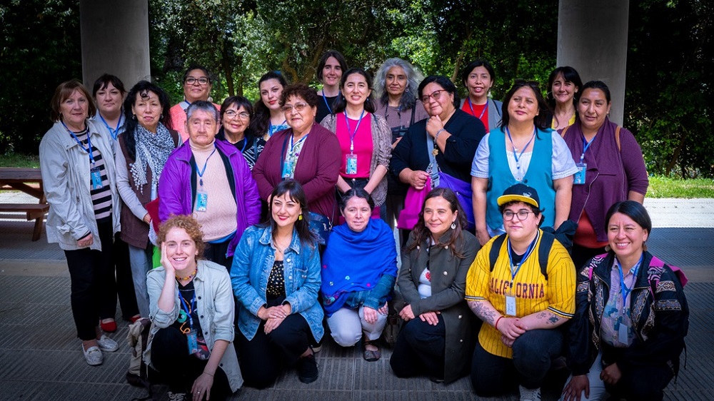 Mujeres creadoras de Los Ríos fortalecieron sus redes de colaboración en Encuentro de Artes y Saberes