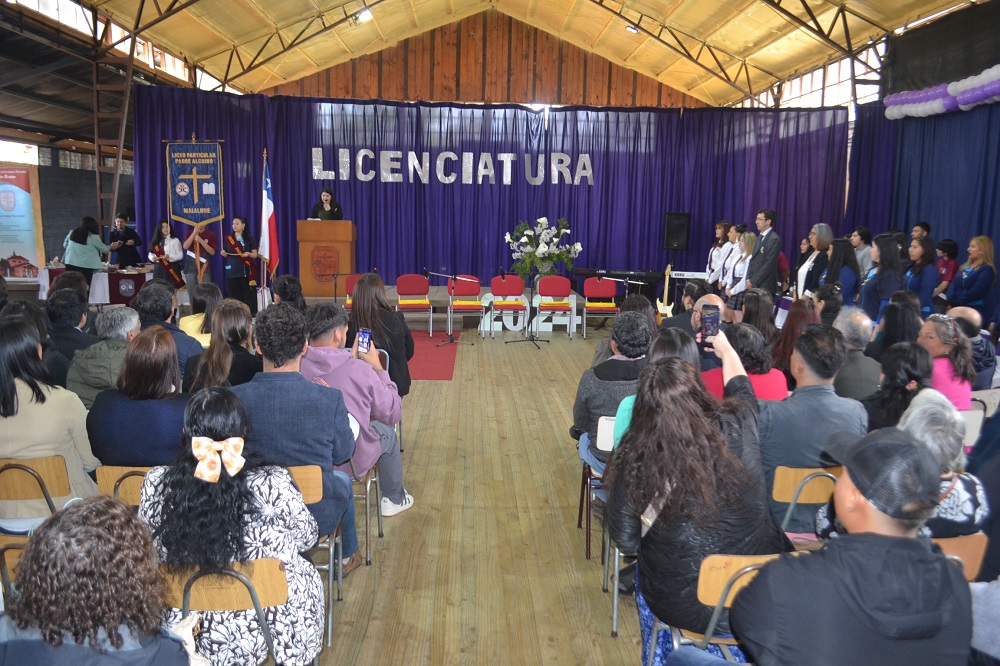 Liceo Bicentenario Particular Padre Alcuino licenció a estudiantes de 4° año Medio de la educación Técnico Profesional