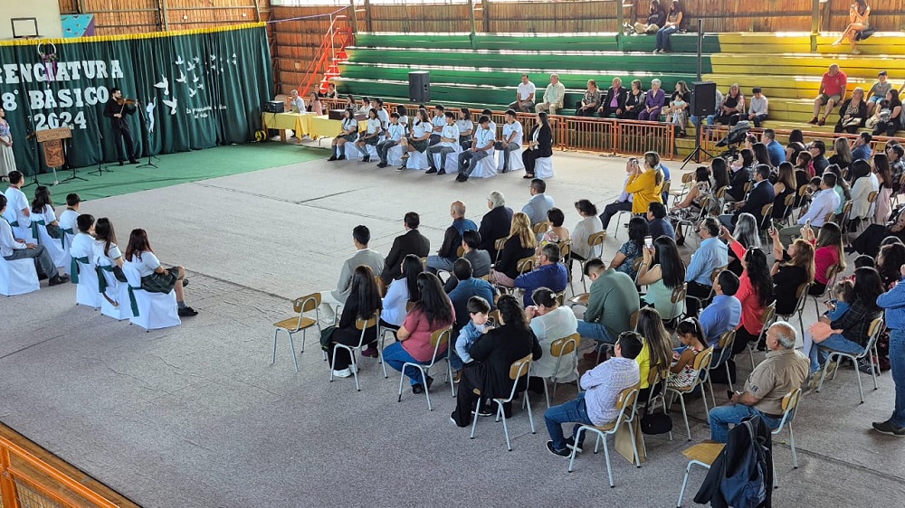 Liceo República del Brasil licenció a estudiantes de 8° año Básico