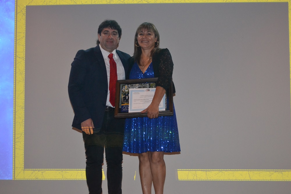 Escuela Alberto Córdova Latorre celebró licenciatura de estudiantes de Educación de Adultos en emotiva ceremonia Escuela Alberto Córdova Latorre celebró licenciatura de estudiantes de Educación de Adultos en emotiva ceremonia