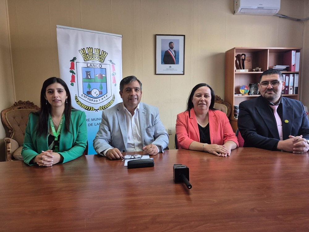 Alcalde y Coordinadora de Gestión del DAEM presentan a directores de liceos municipales de la comuna, ganadores del concurso de Alta Dirección Pública