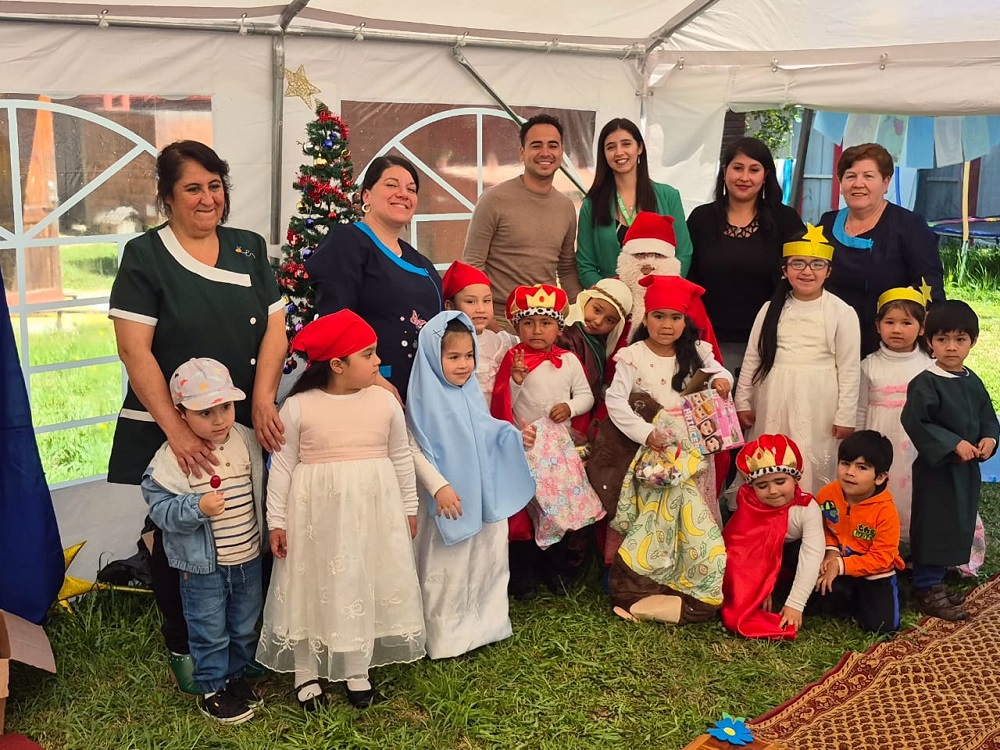 Niños y niñas del jardín We-Liwen de Antilhue disfrutaron de una jornada navideña