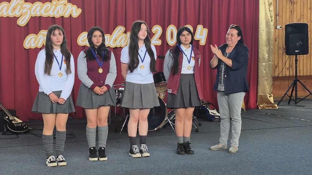 Liceo Bicentenario Camilo Henríquez destaca a sus estudiantes por logros académicos, artísticos y deportivos